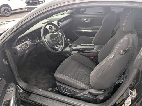 Used 2017 Ford Mustang Coupe RWD image 26