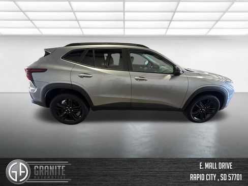 Used 2025 Chevrolet Trax ACTIV w/ Sunroof Package image 6