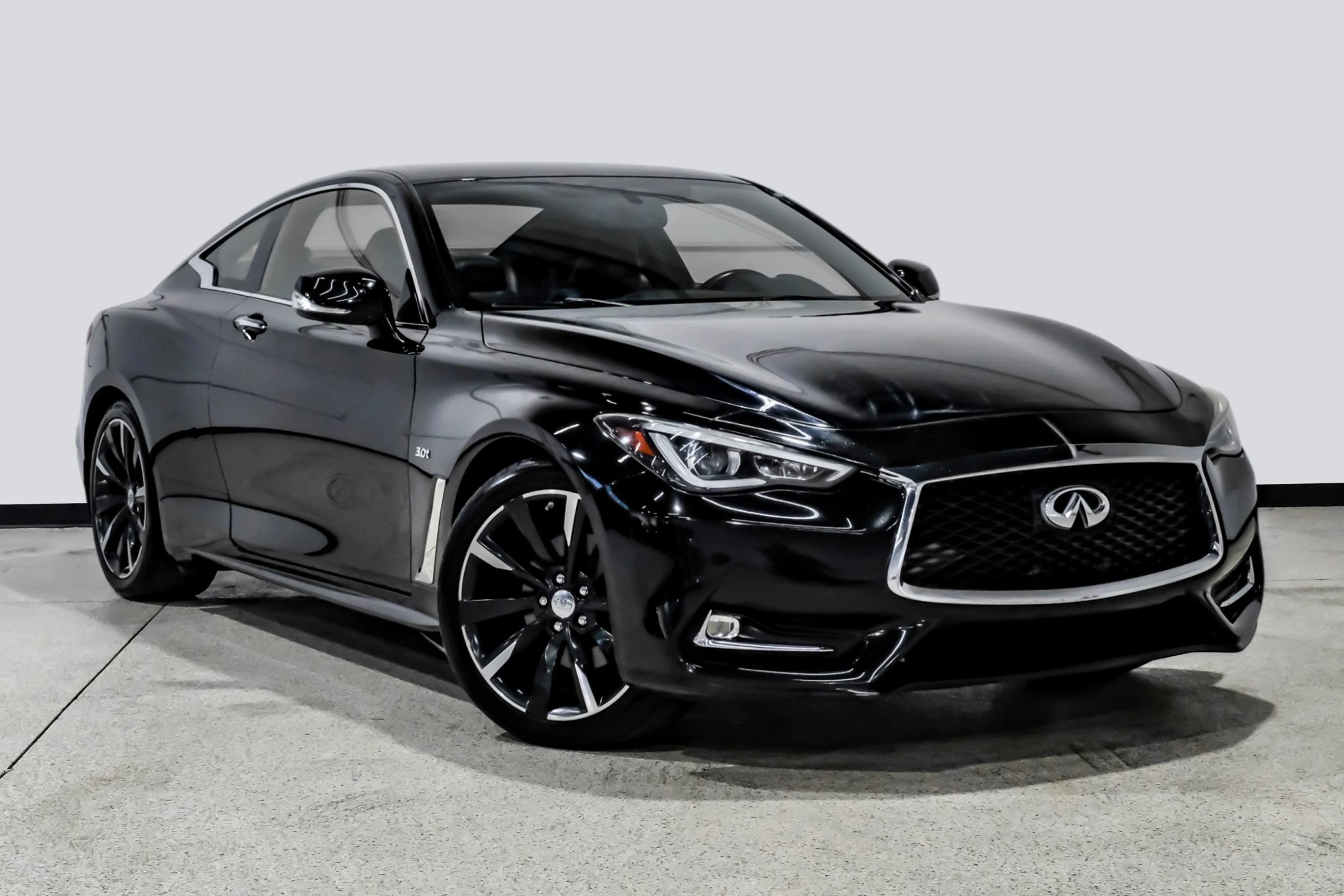 Used 2017 INFINITI Q60 3.0t w/ Premium Plus Package 3.0T AWD/4WD image 4