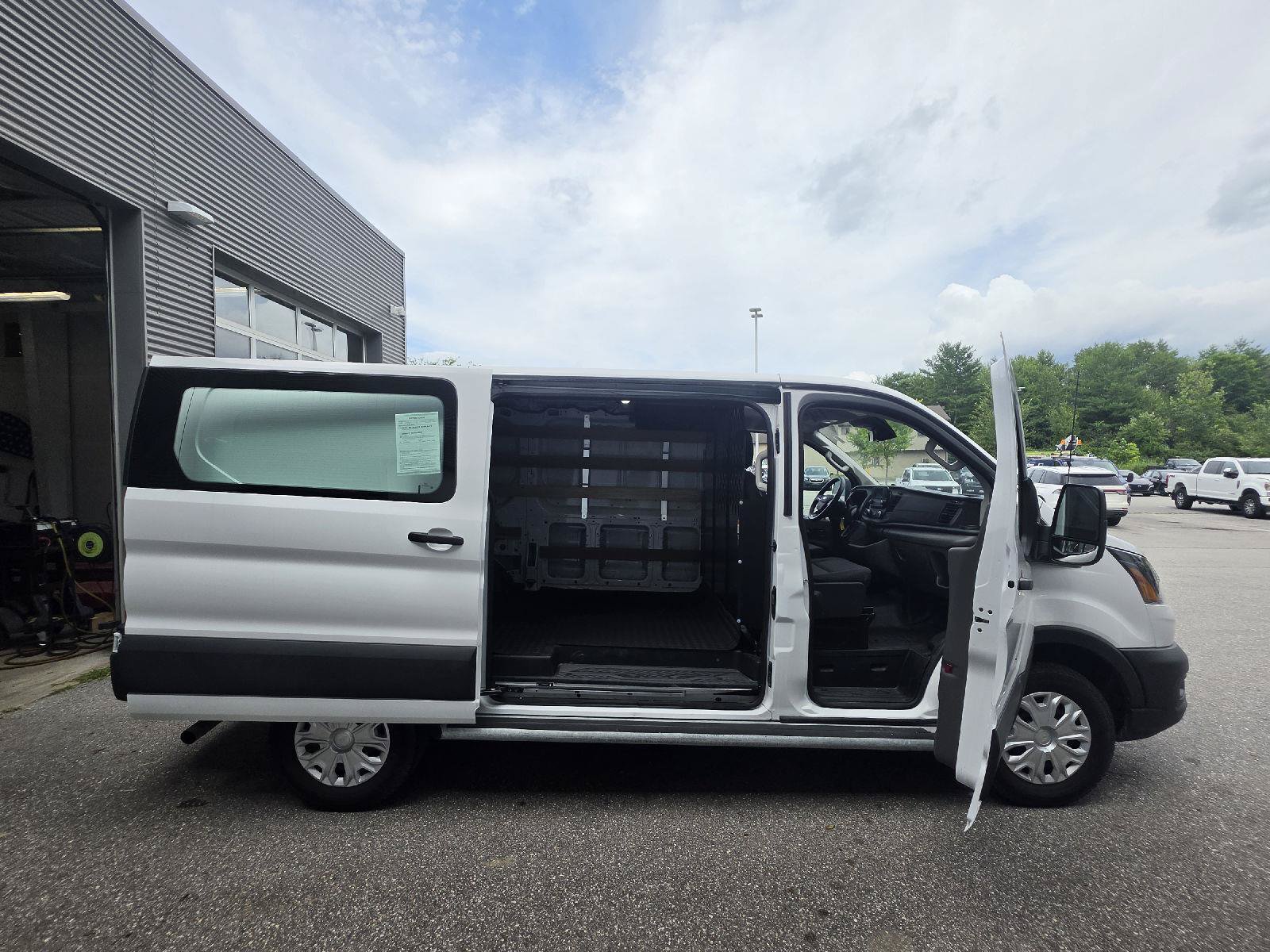 Used 2025 Ford Transit 250 Low Roof w/ Exterior Upgrade Package RWD image 9