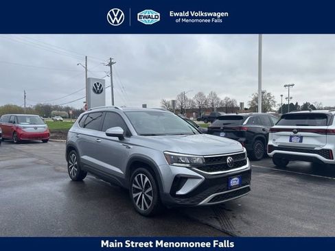 Used 2022 Volkswagen Taos SE AWD/4WD image 1