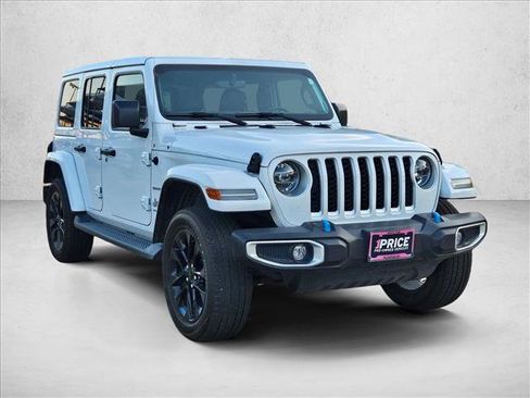 Used 2022 Jeep Wrangler Unlimited Sahara w/ Cold Weather Group AWD/4WD image 3