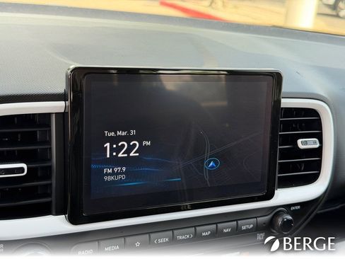 Used 2024 Hyundai Venue Limited FWD image 26