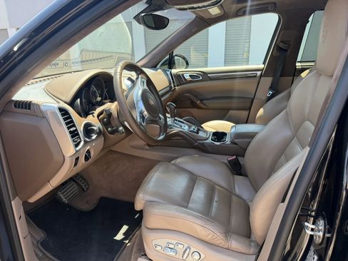 Used 2014 Porsche Cayenne Turbo S AWD/4WD image 8