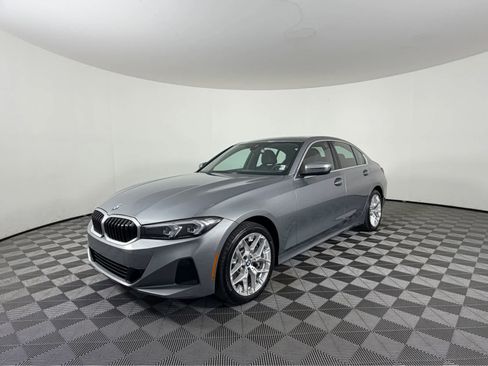 Certified 2025 BMW 330i xDrive Sedan w/ Convenience Package image 9