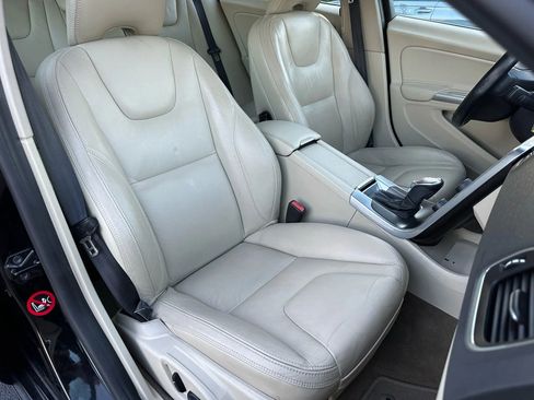 Used 2013 Volvo S60 T5 image 32