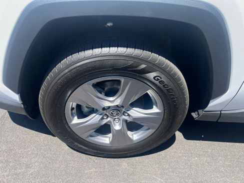 Certified 2025 Toyota RAV4 LE AWD/4WD image 6