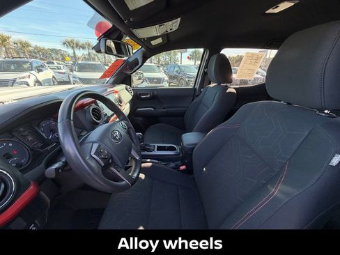 Used 2020 Toyota Tacoma TRD Sport image 12