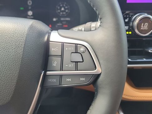 Used 2023 Toyota Highlander Platinum FWD image 21