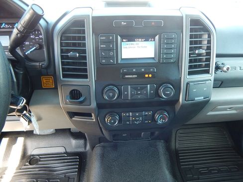 Used 2020 Ford F250 XL w/ Power Equipment Group image 26