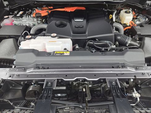 Certified 2025 Toyota Tundra 1794 Edition image 33