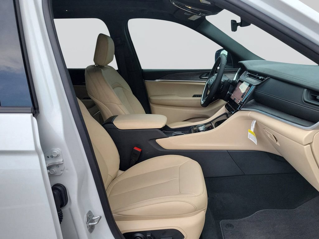 New 2026 Jeep Grand Cherokee Limited w/ Limited Altitude Package RWD image 38