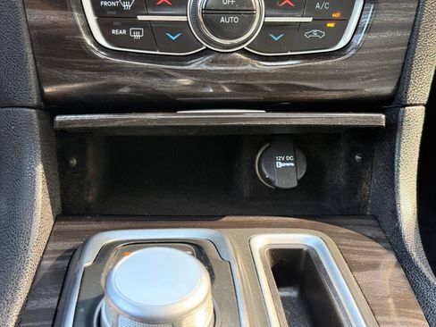 Used 2015 Chrysler 300 Limited RWD image 44