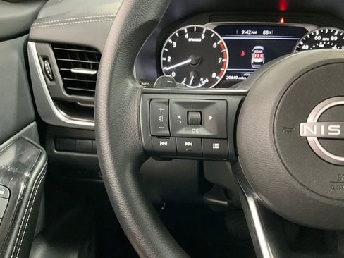 Used 2024 Nissan Rogue SV image 17