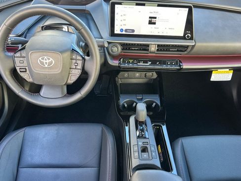 Used 2025 Toyota Prius Plug-In Hybrid image 28