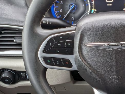 Used 2024 Chrysler Pacifica Touring-L FWD image 23