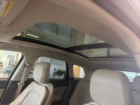 Used 2020 Lincoln Corsair AWD w/ Premium Package image 2