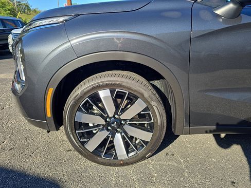 New 2025 Mitsubishi Outlander SE image 8