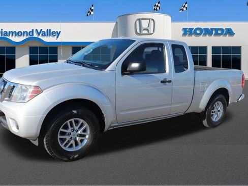 Used 2016 Nissan Frontier SV image 3