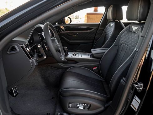 Used 2025 Bentley Flying Spur Plug-In Hybrid image 2