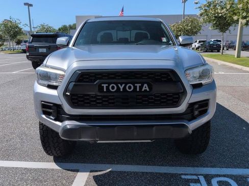 Used 2017 Toyota Tacoma TRD Off-Road w/ Tow Package (A/T) AWD/4WD image 9