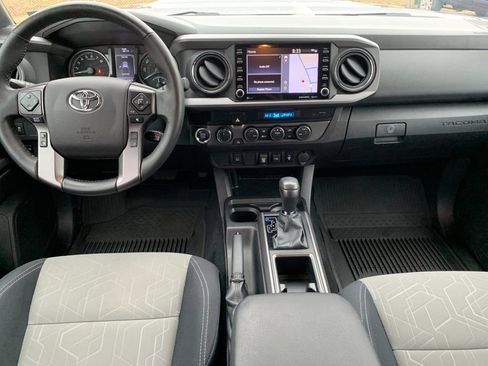 Used 2022 Toyota Tacoma TRD Sport image 16