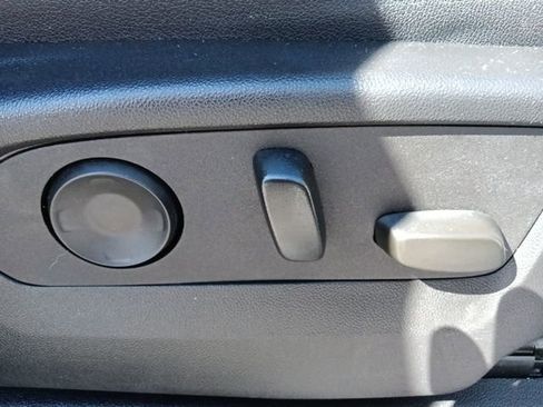 Used 2024 GMC Yukon XL SLT image 36