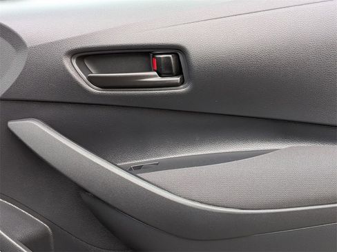 Used 2025 Toyota Corolla LE image 31