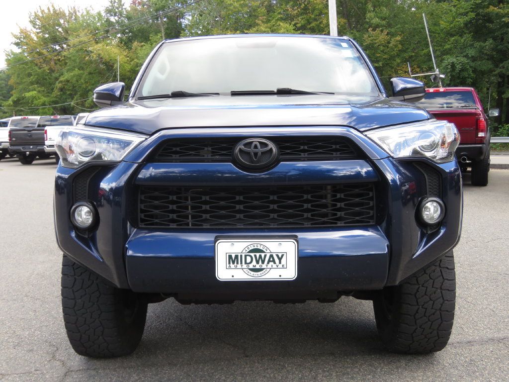 Used 2019 Toyota 4Runner SR5 AWD/4WD image 2
