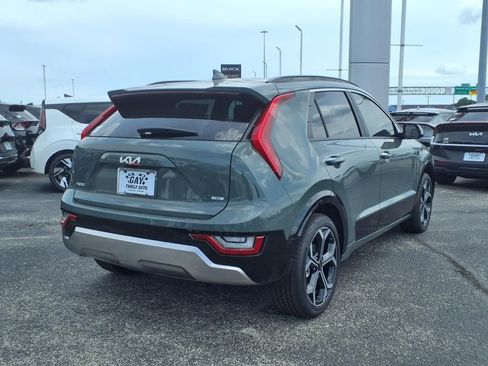 New 2025 Kia Niro SX Touring image 17