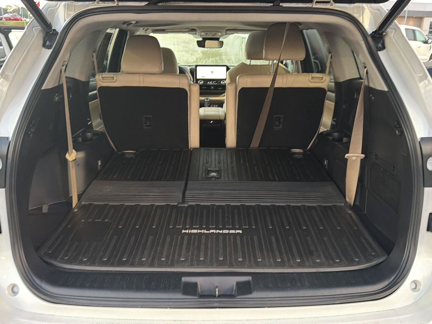 Used 2023 Toyota Highlander XLE FWD image 34