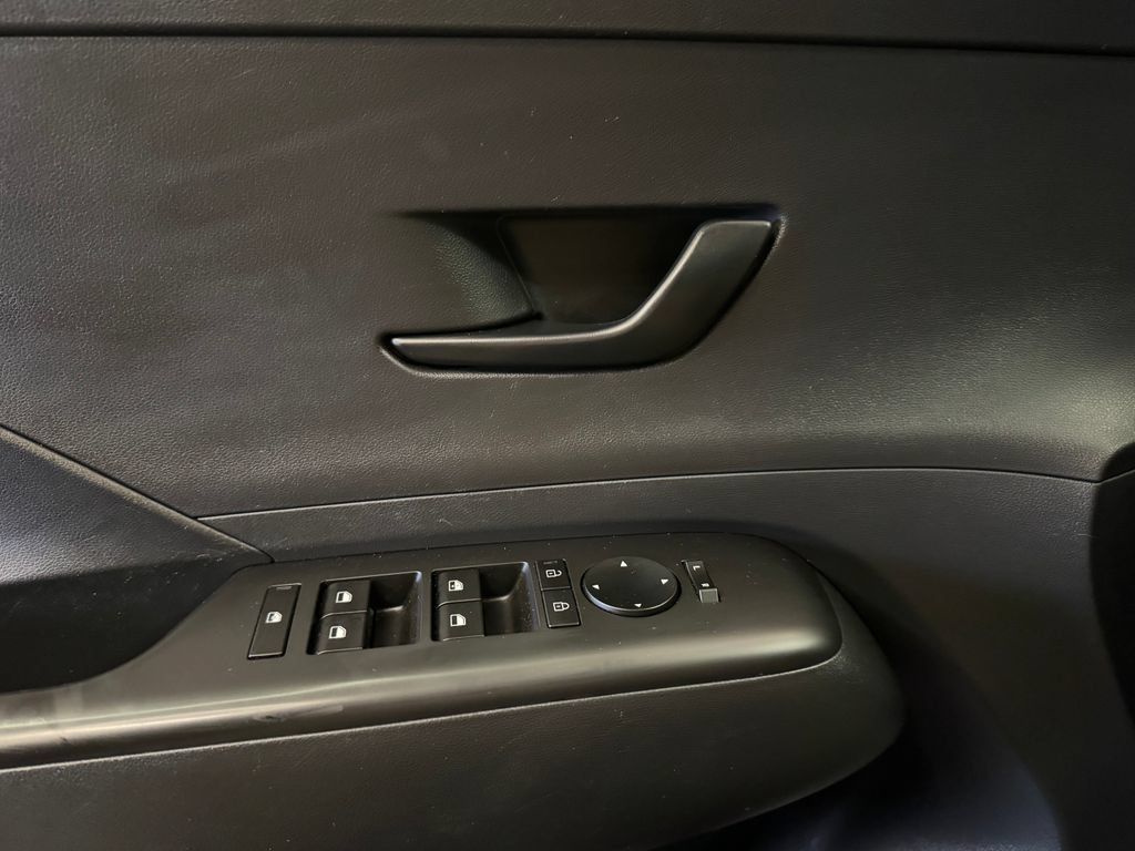 Used 2024 Hyundai Kona SE AWD/4WD image 19