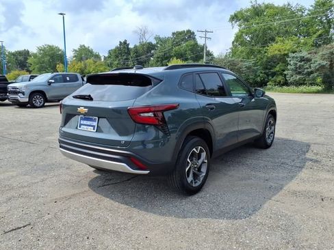 Used 2025 Chevrolet Trax LT w/ Driver Confidence Package FWD image 7