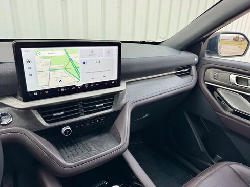 Certified 2025 Ford Explorer Platinum w/ LUX Leather Package image 24