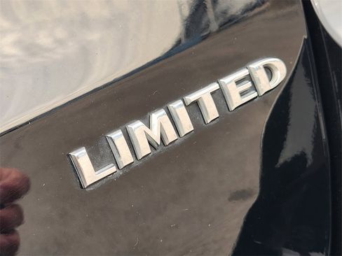 Used 2020 Jeep Grand Cherokee Limited image 13