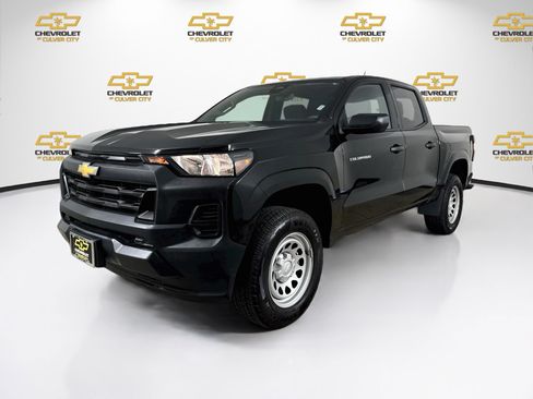 Used 2025 Chevrolet Colorado W/T w/ Advanced Trailering Package RWD image 3