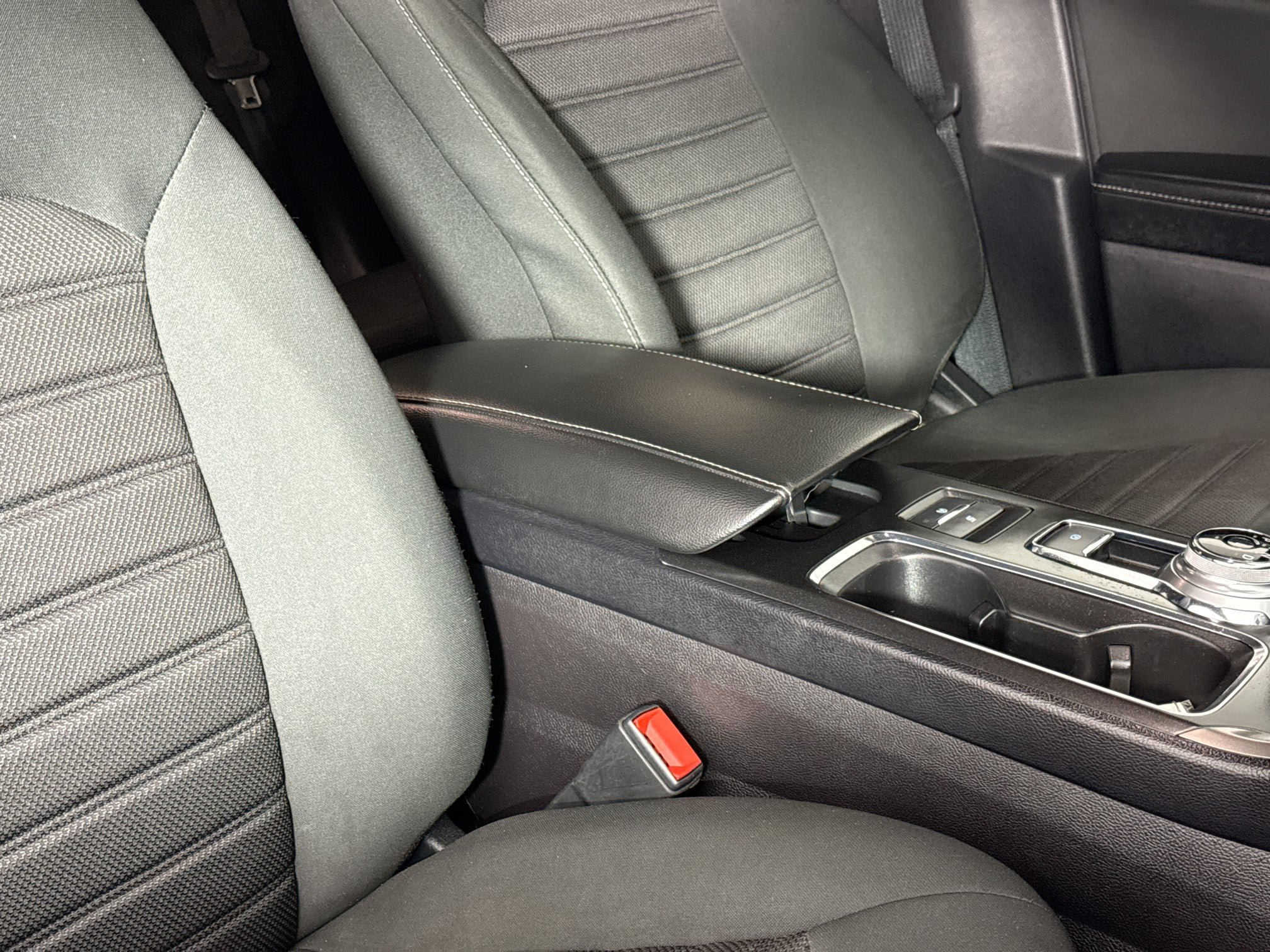 Used 2020 Ford Fusion SE FWD image 35
