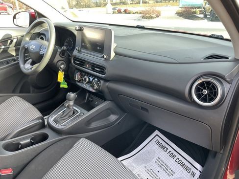 Used 2022 Hyundai Kona SE image 29