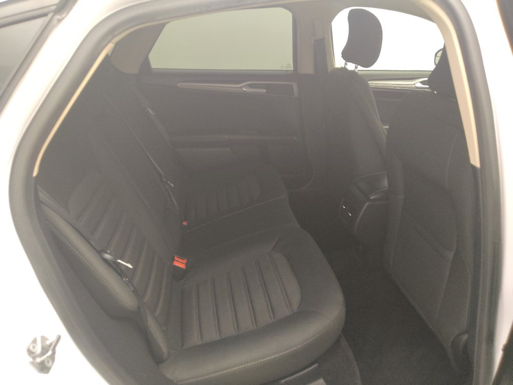 Used 2018 Ford Fusion SE w/ Fusion SE Technology Package FWD image 19