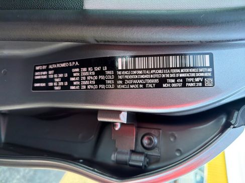 Used 2018 Alfa Romeo Stelvio AWD image 24