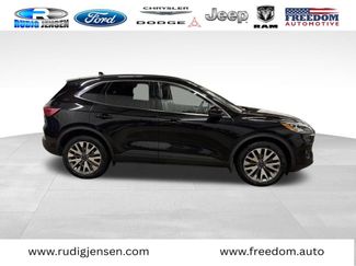 Used 2020 Ford Escape Titanium video 2