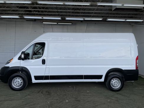 Used 2022 RAM ProMaster 2500 w/ Safety Group image 2