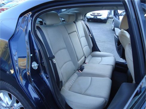 Used 2014 MAZDA MAZDA3 i Touring w/ Technology Package image 13