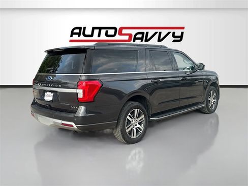 Used 2023 Ford Expedition Max XLT image 7