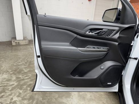 Used 2023 GMC Acadia SLT w/ Preferred Package image 10