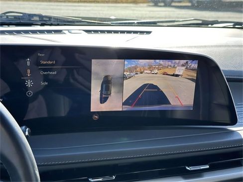 Used 2025 Cadillac XT4 Premium Luxury image 10