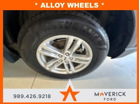 Used 2023 Ford Explorer XLT w/ Equipment Group 202A AWD/4WD image 31