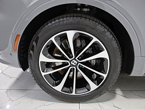Used 2024 Bentley Bentayga Extended Wheelbase AWD/4WD image 55