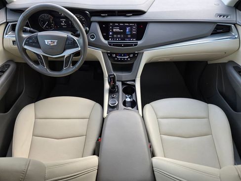 Used 2021 Cadillac XT5 Premium Luxury image 16
