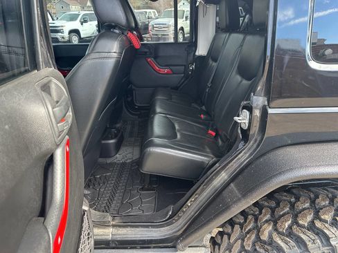 Used 2013 Jeep Wrangler Unlimited Rubicon image 17
